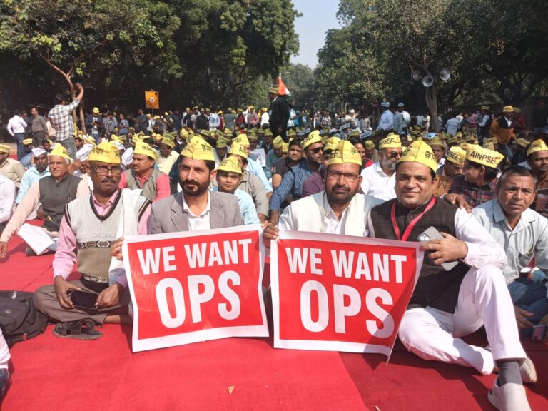 Thousands of employees united at Jantar Mantar, New Delhi, demanding #RestoreOPS & 8th Pay Commission! AINPSEF leads the charge for a secure future.