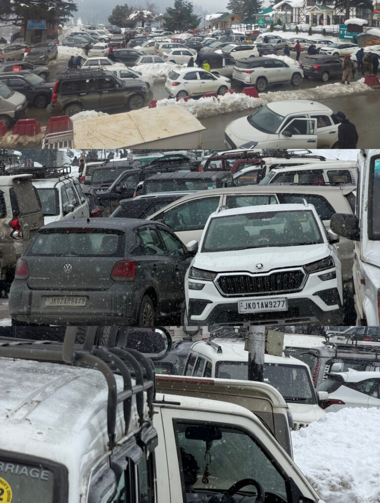 No parking, no planning, only congestion in Gulmarg and Tangmarg